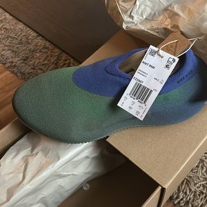 Yeezy Knit Runner Faded Azure Men’s Brand New